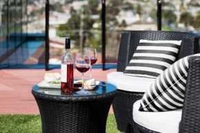 Modern 1BD ; Pool, Gym, Secure Underground Carpark, Melbourne